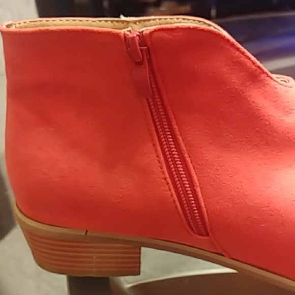 Stylish Red Ankle Boots - Picture 2 of 5